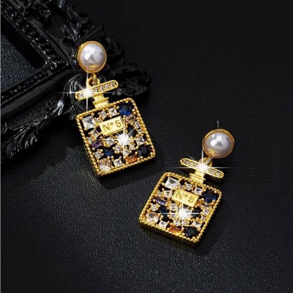 💙 NEW sparkling & stylish crystal embellished drop dangle earrings 💙 - Picture 4 of 5